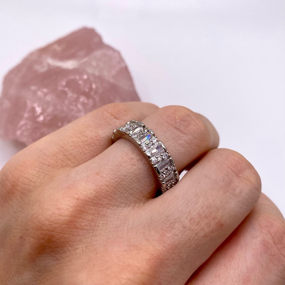 NEW Fashion Minimalistic Wedding Platinum Plated CZ Engagement Statement Ring - Picture 4 of 7